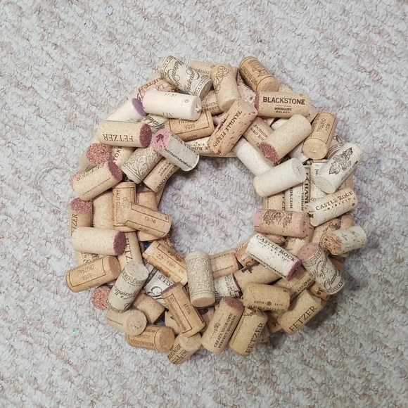 Hand Crafted Basic Layered Wine Corks Wreath Small - Picture 1 of 9